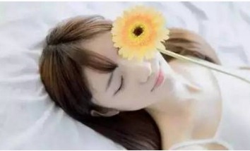 去除颈部皱纹最好的方法是什么？怎么样才能去除颈部皱纹