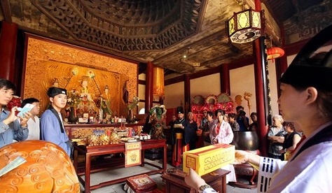 插茱萸辟邪、饮菊花酒 重阳节怎么过