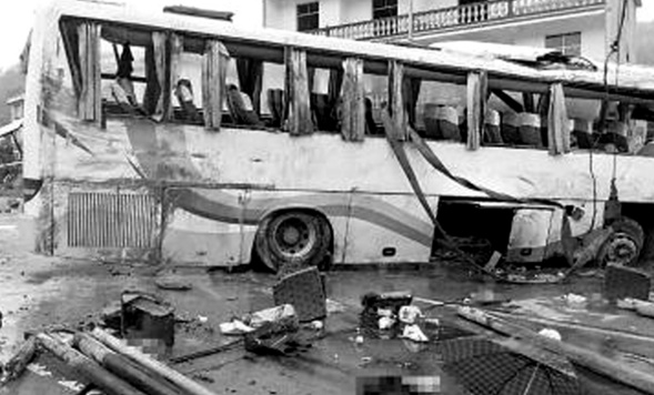 旅游大巴发生侧翻事故致3人死亡 旅游大巴车事故自救常识