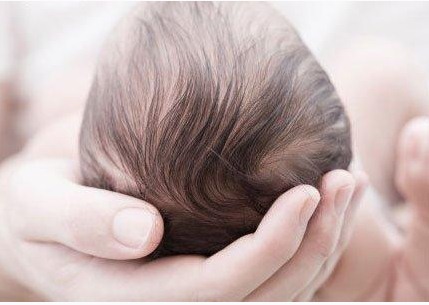 宝宝头发稀少是缺什么而导致的呢？宝宝头发稀少吃什么好