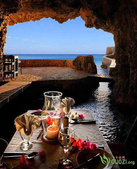 风景别致迷人的牙买加洞穴别墅