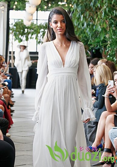 2015年新娘婚纱礼服新款 走在时尚的前沿