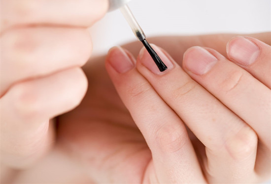 指甲上有黑线是什么原因 指甲有黑线是癌症的征兆吗