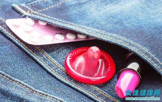 使用避孕套过敏了该怎么办 男女使用避孕套的注意事项